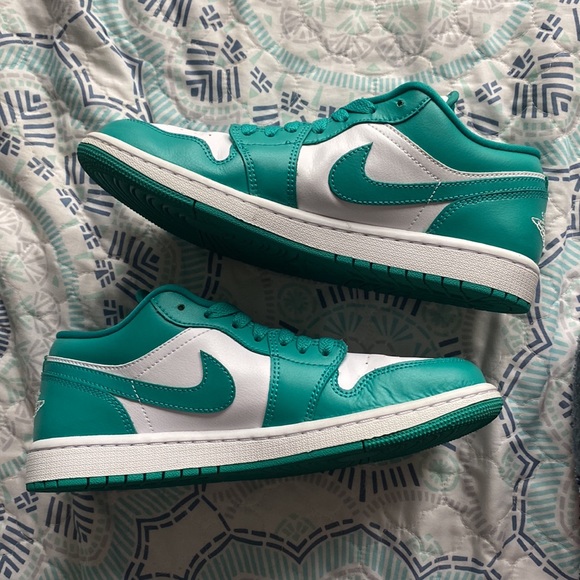 💚💚💚 WOMENS NEW EMERALD JORDAN LOWS 💚💚💚 - Picture 8 of 16